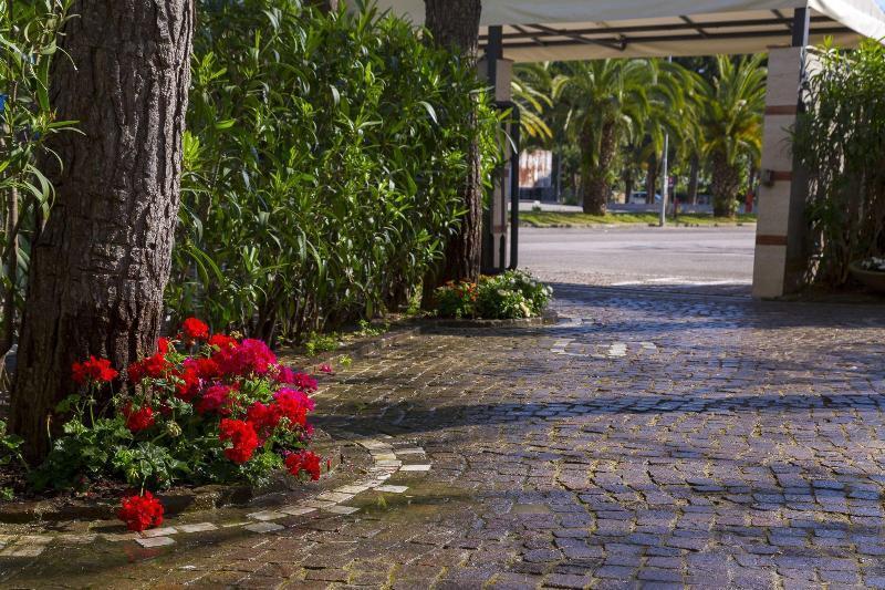 Hotel Sporting San Benedetto del Tronto Extérieur photo